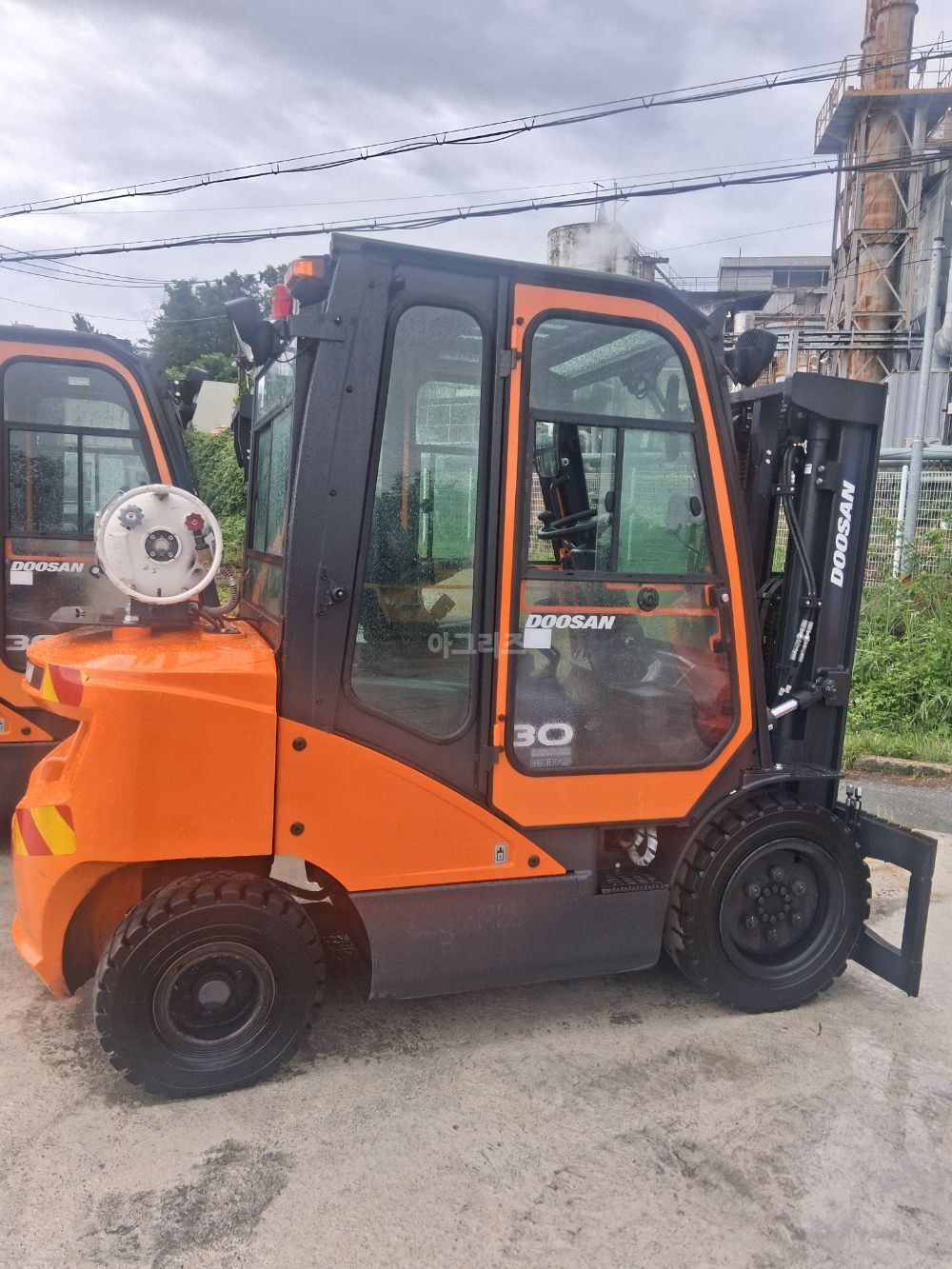  지게차 G30 (3톤) 뒤우측면