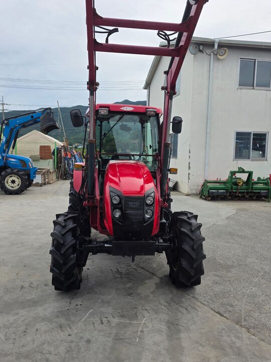TYM 트랙터 T623 (62마력) 앞좌측면