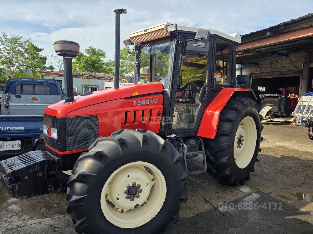 TYM 트랙터 T860 (86마력) 뒤우측면