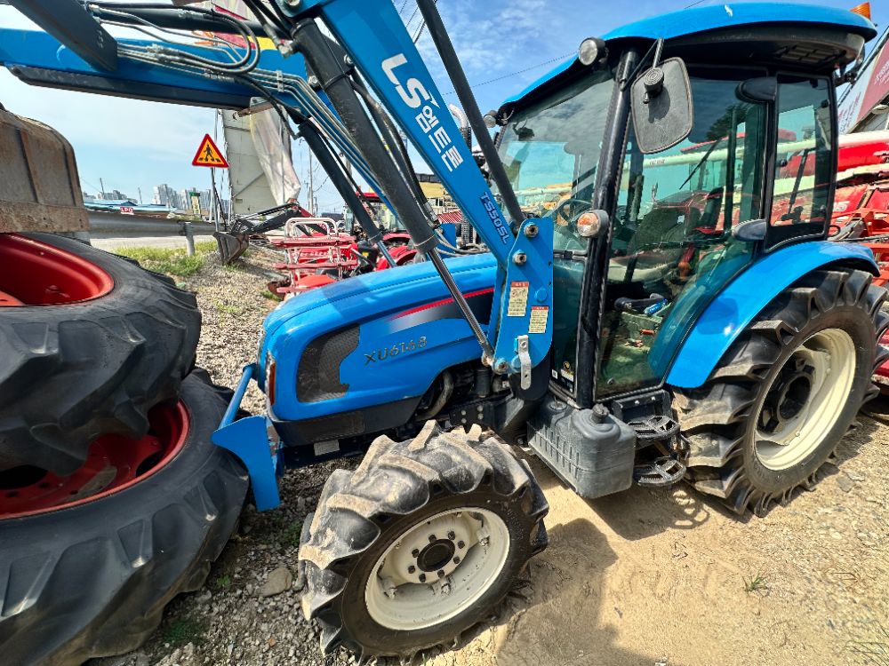 LS Tractor XU6168 (68.9hp)