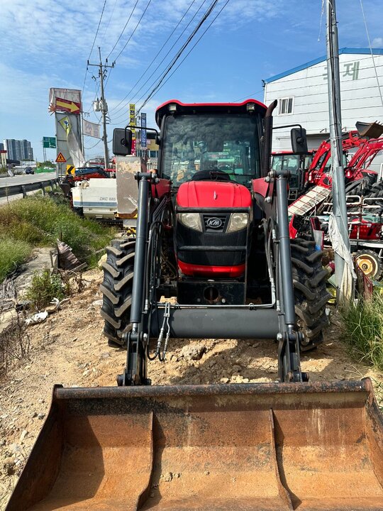 국제 트랙터 LUXEN700 (70마력) 앞좌측면