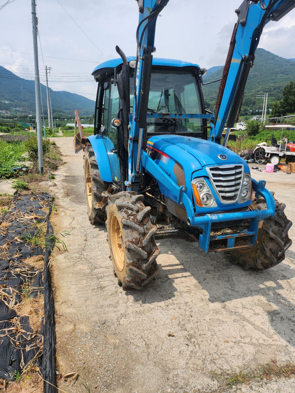 LS Tractor XU6168 (68.9hp)