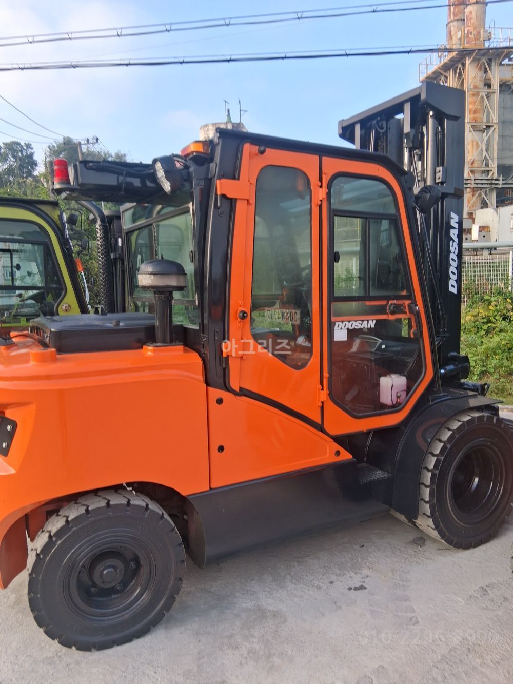  Forklift 3.5톤3단.로케팅포크.풀옵션 (3.5톤) 뒤우측면