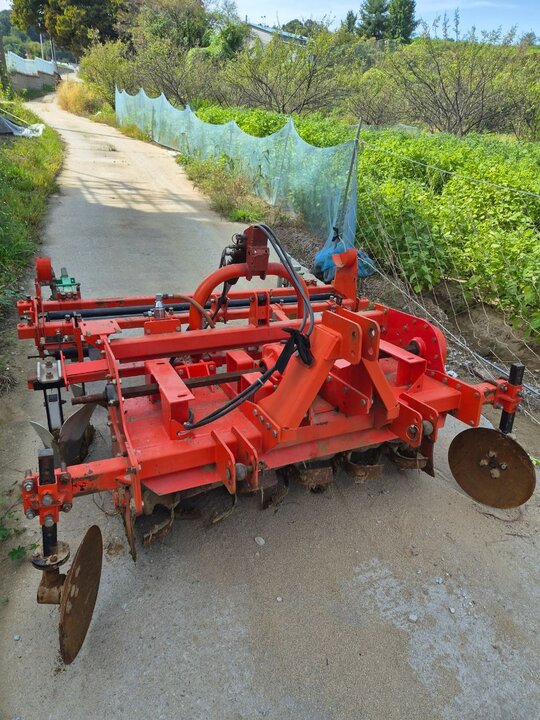 대풍농기 휴립복토기 DP-1400MT-6 앞좌측면