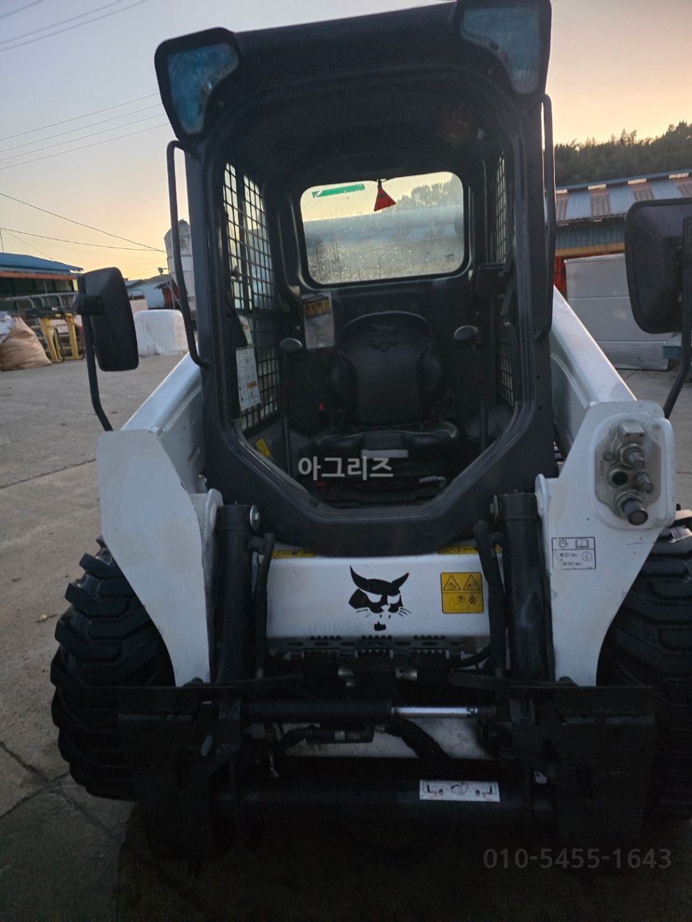 바브켓 s590 스키드로더 s590 뒤우측면