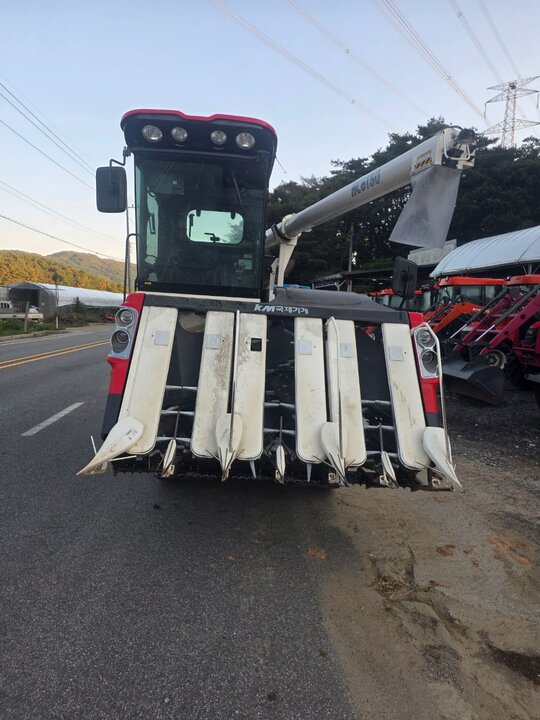 Kukje Combine Harvester KC6130 (6Rows)