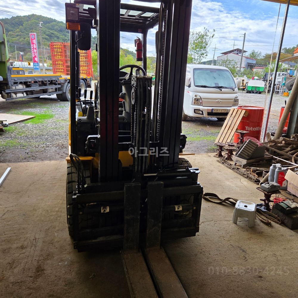 Hyundai Forklift 30D-9H (3.0톤) 뒤우측면