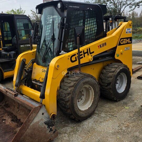 겔 GEHL 스키드로더 R220 75미력