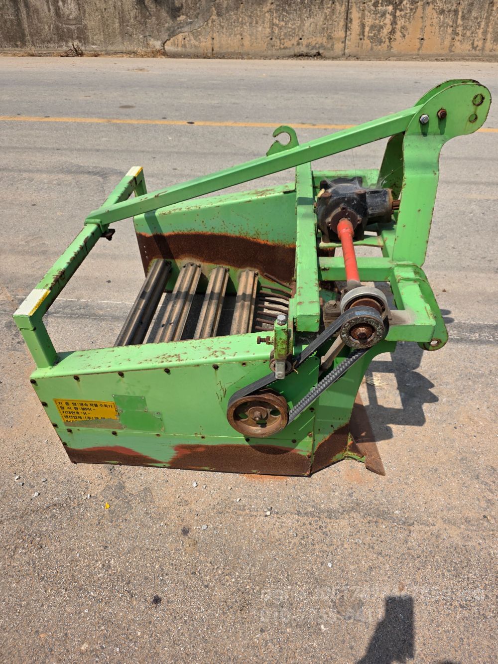  땅속작물수확기 MPH-720A  뒤우측면