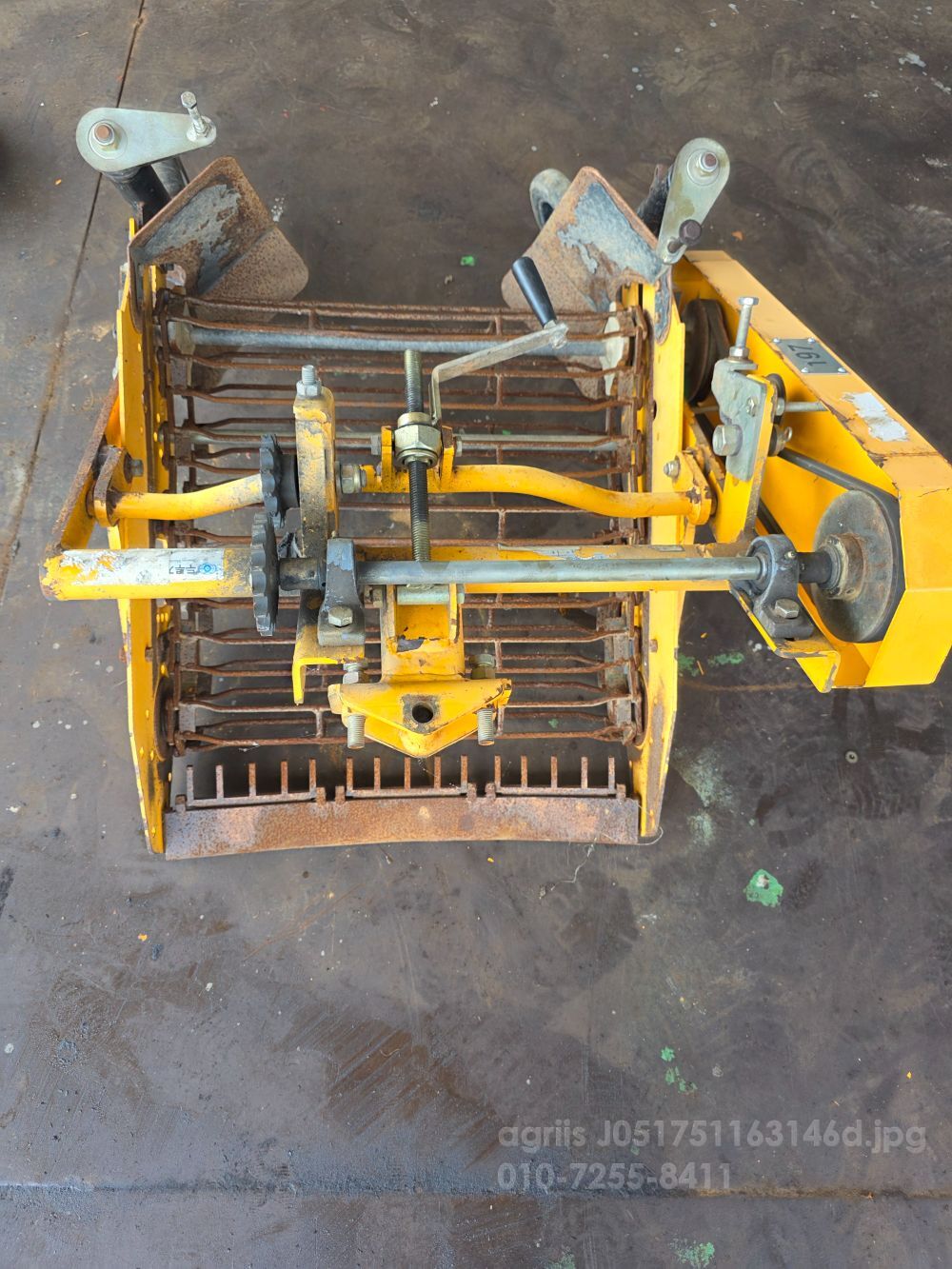 두루기계 땅속작물수확기(경운기) DR-700 뒤우측면