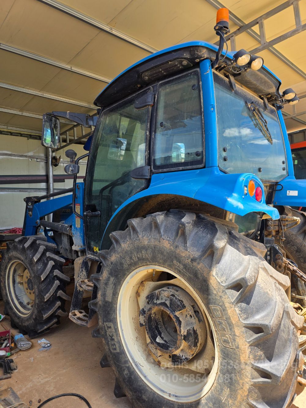 LS Tractor P7185 (88hp)