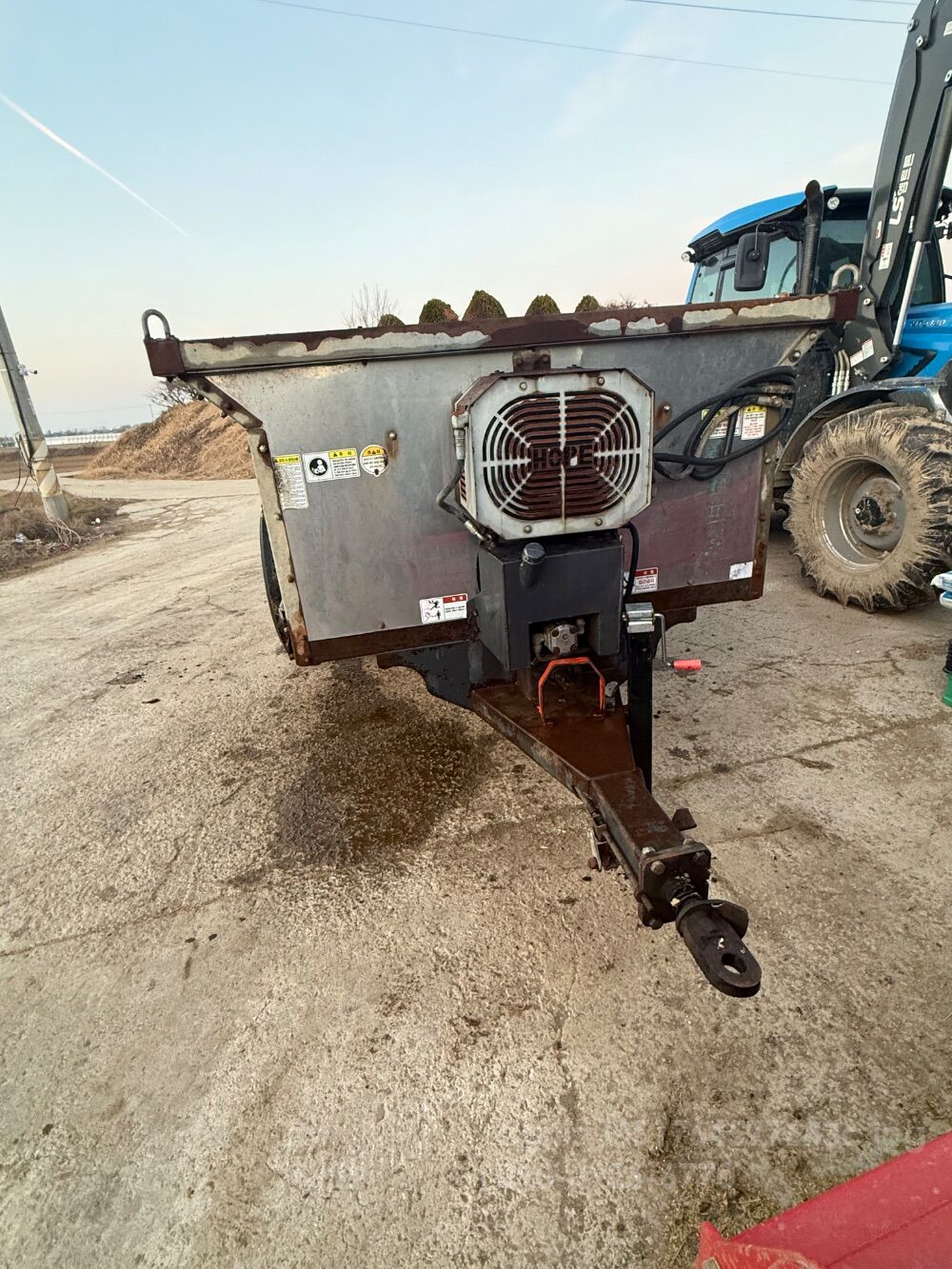 희망6톤 퇴비살포기 비료살포기 비료살포기