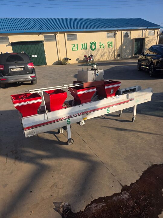 구보다 파종기 JS-600(OSE-11) 앞좌측면