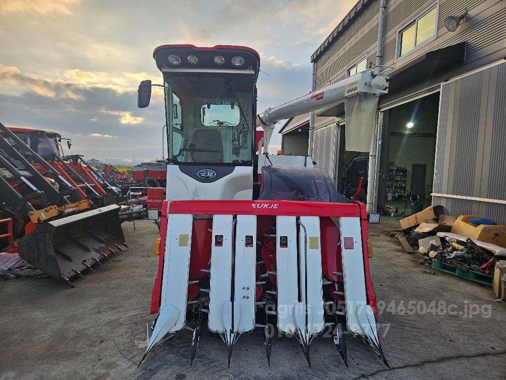 국제 콤바인 KC100 (6조식)