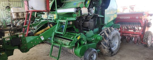 맥헤일 원형베일러 F5500 앞좌측면