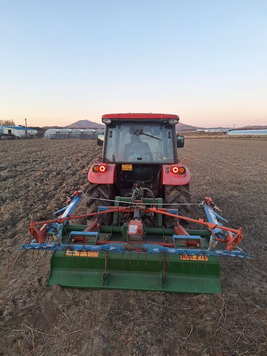 국제 트랙터 LUXEN74 (74마력)