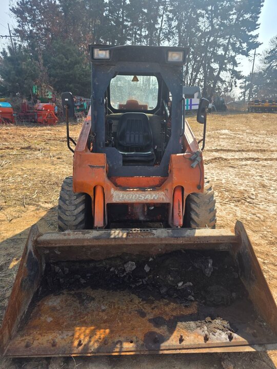 두산 스키드로더 DSL702