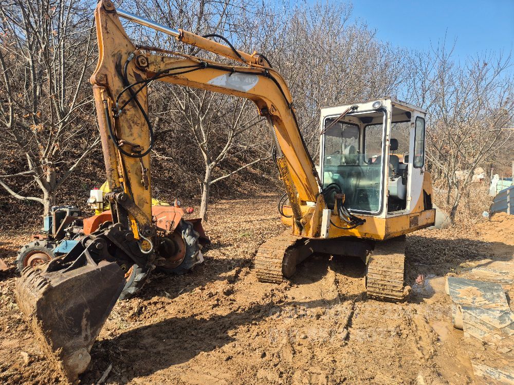 굴삭기 굴삭기 삼섬 (5톤)