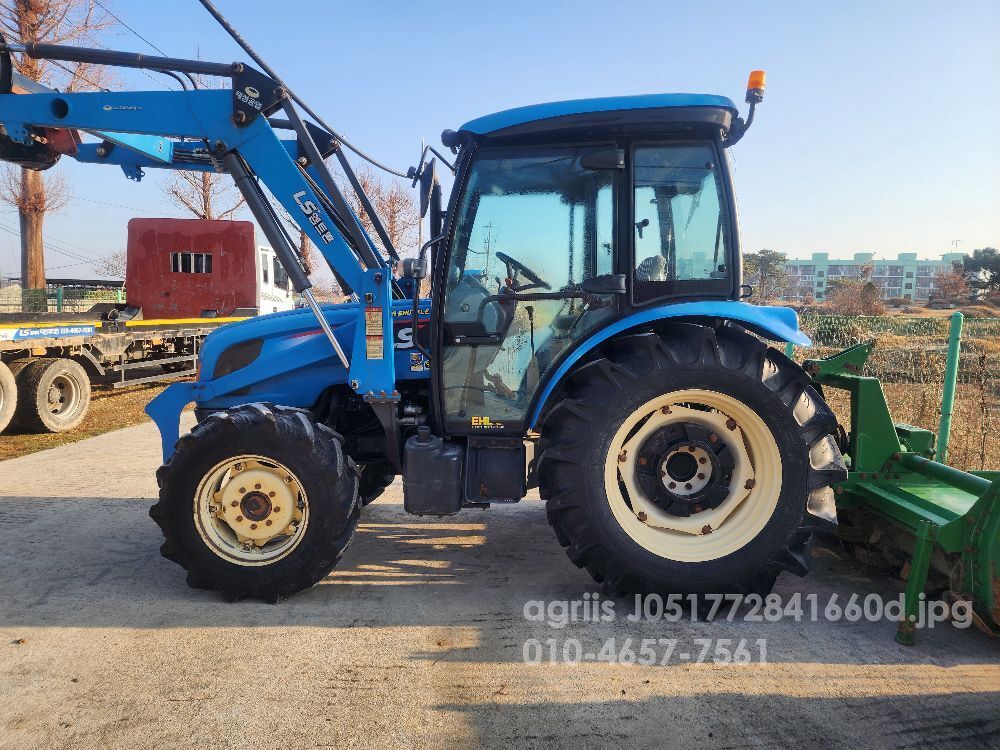 LS 트랙터 XU6168 (68.9마력) 뒤우측면