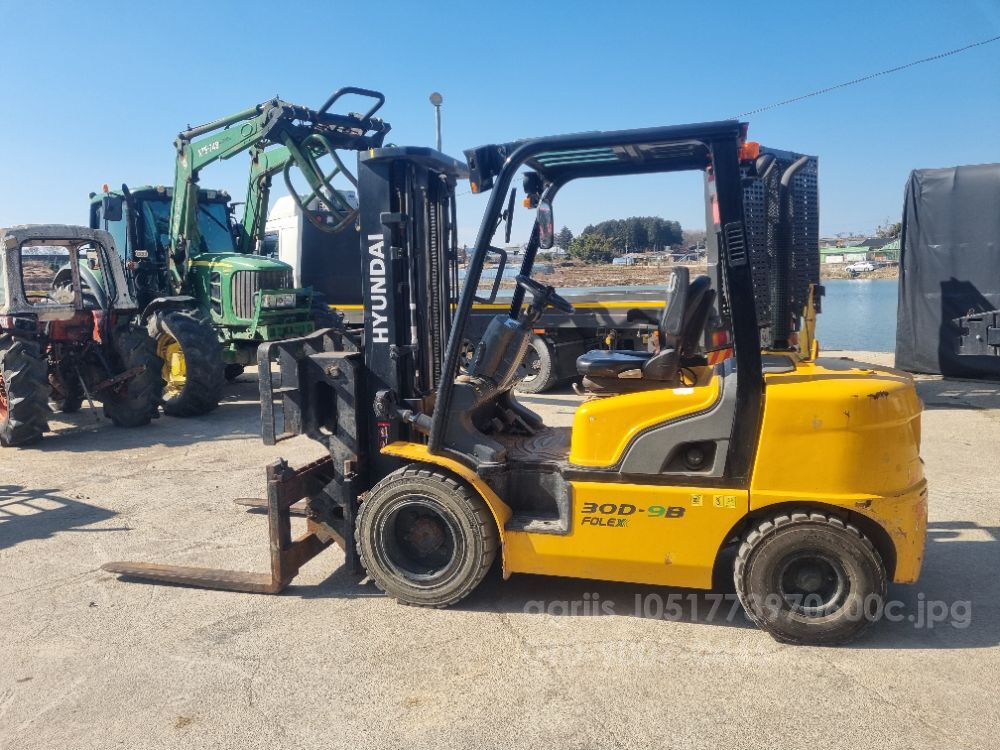 현대3톤3단 힌지드지게차 지게차 현대3톤 3단 힌지드 20년식 (3톤)