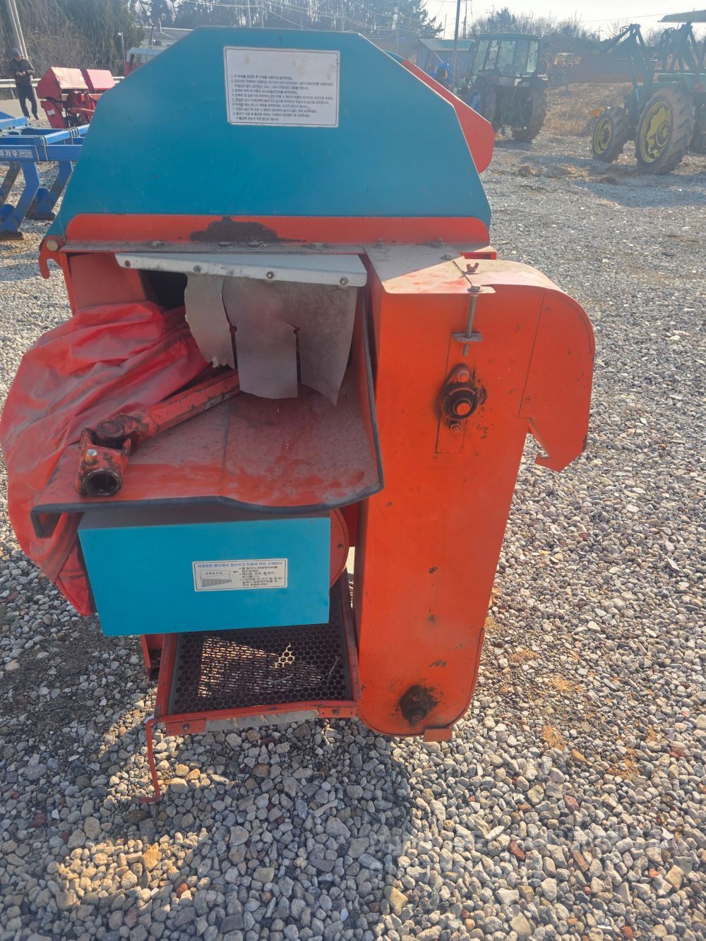  콩탈곡기(트랙터용) ESP-1  뒤우측면