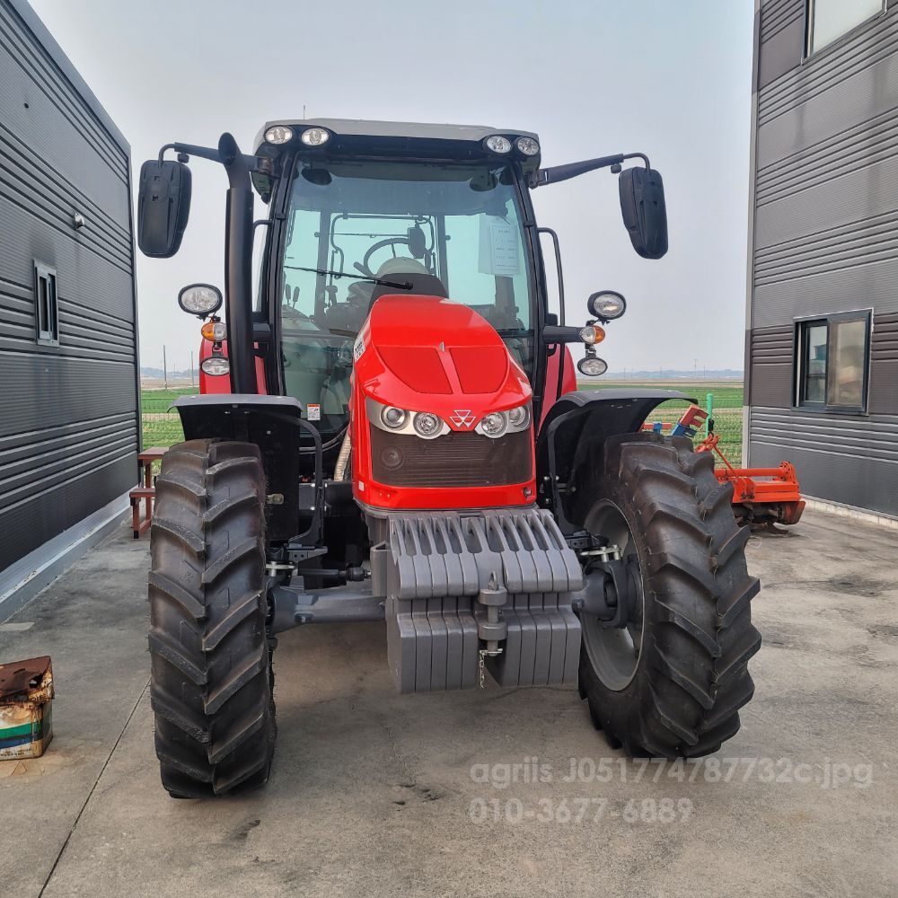 MF Tractor MF5711 (110hp)