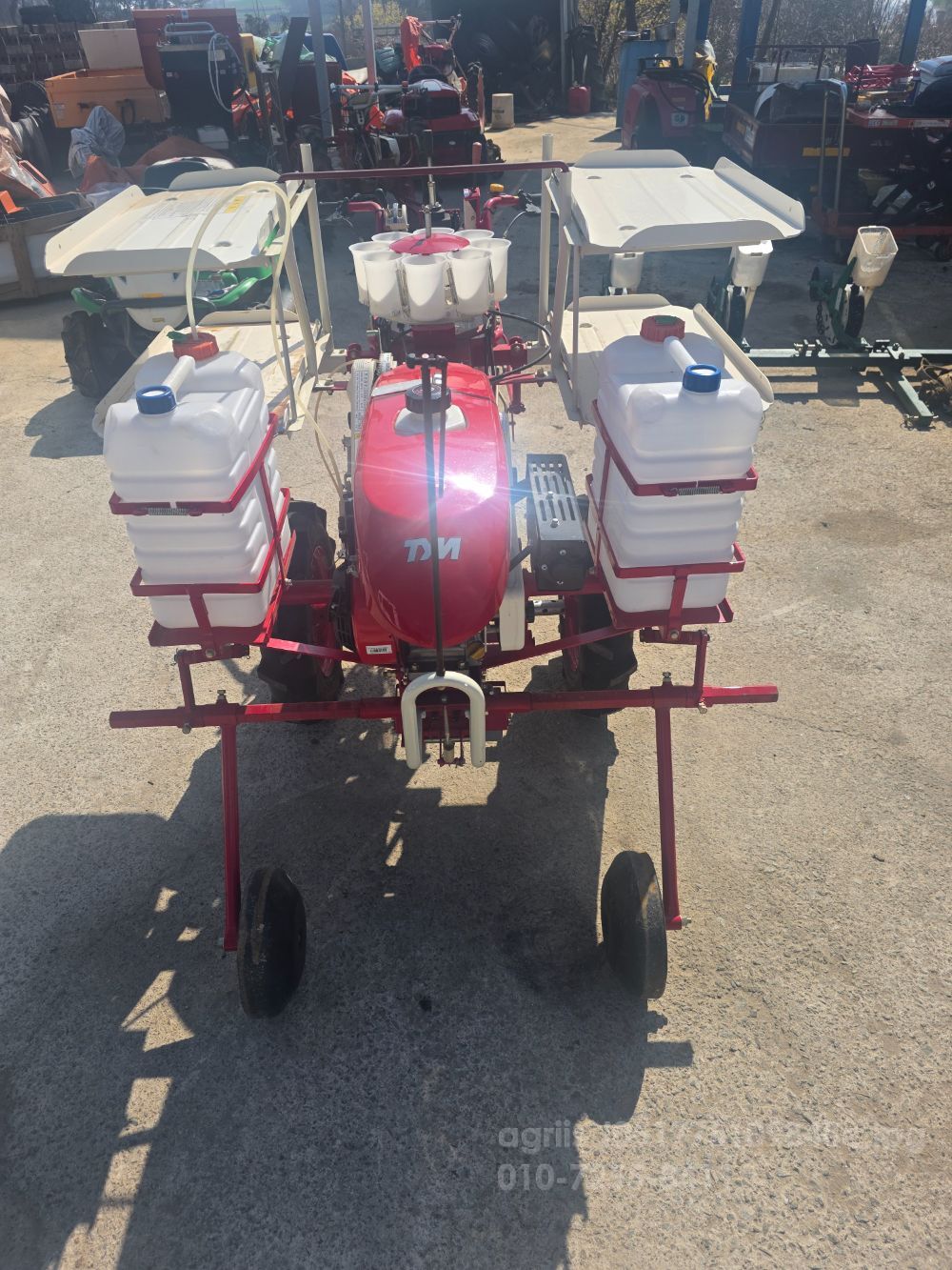 TYM 동력채소이식기(보행) TVP-1