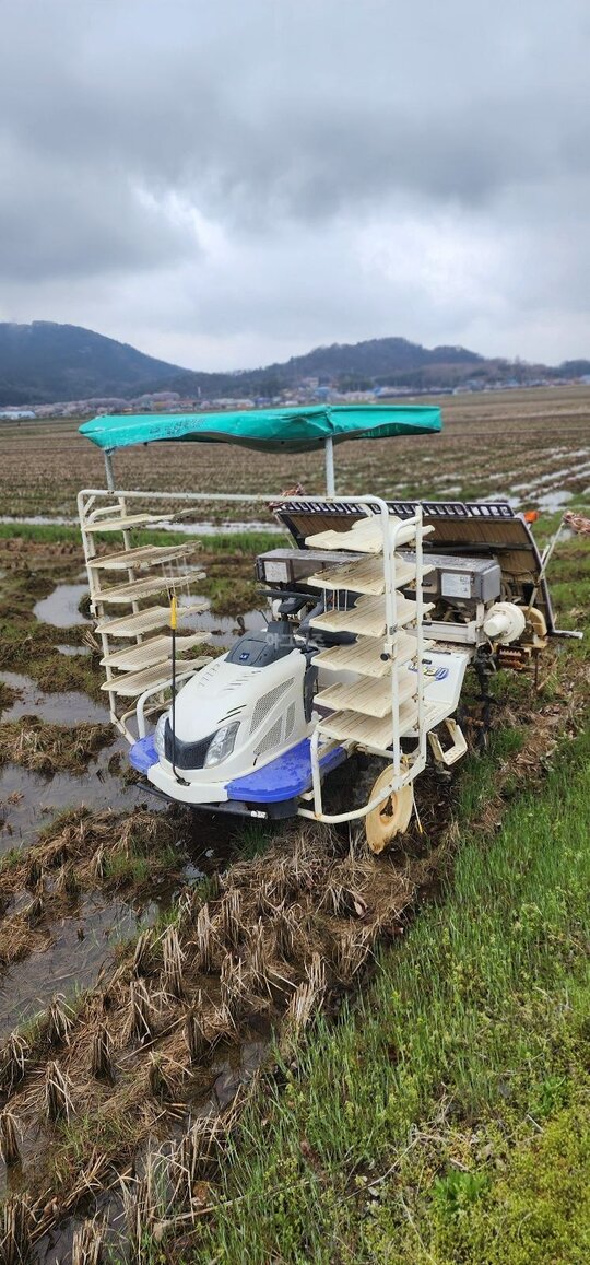 LS Rice transplanter LV63 (6Rows) 앞좌측면