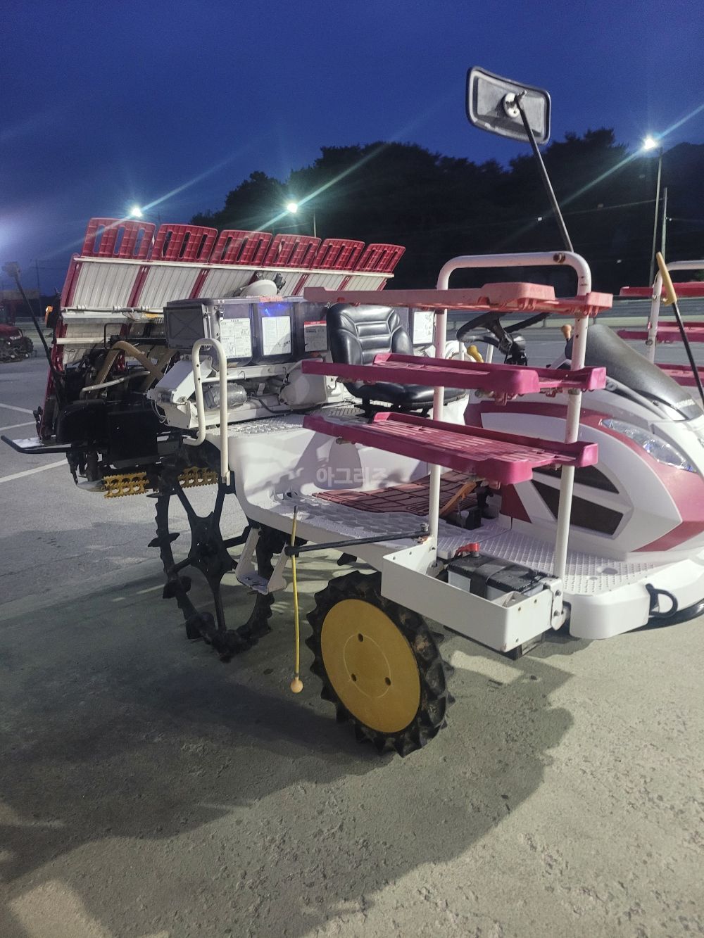 Yanmar Rice transplanter YR60D (6Rows) 뒤우측면