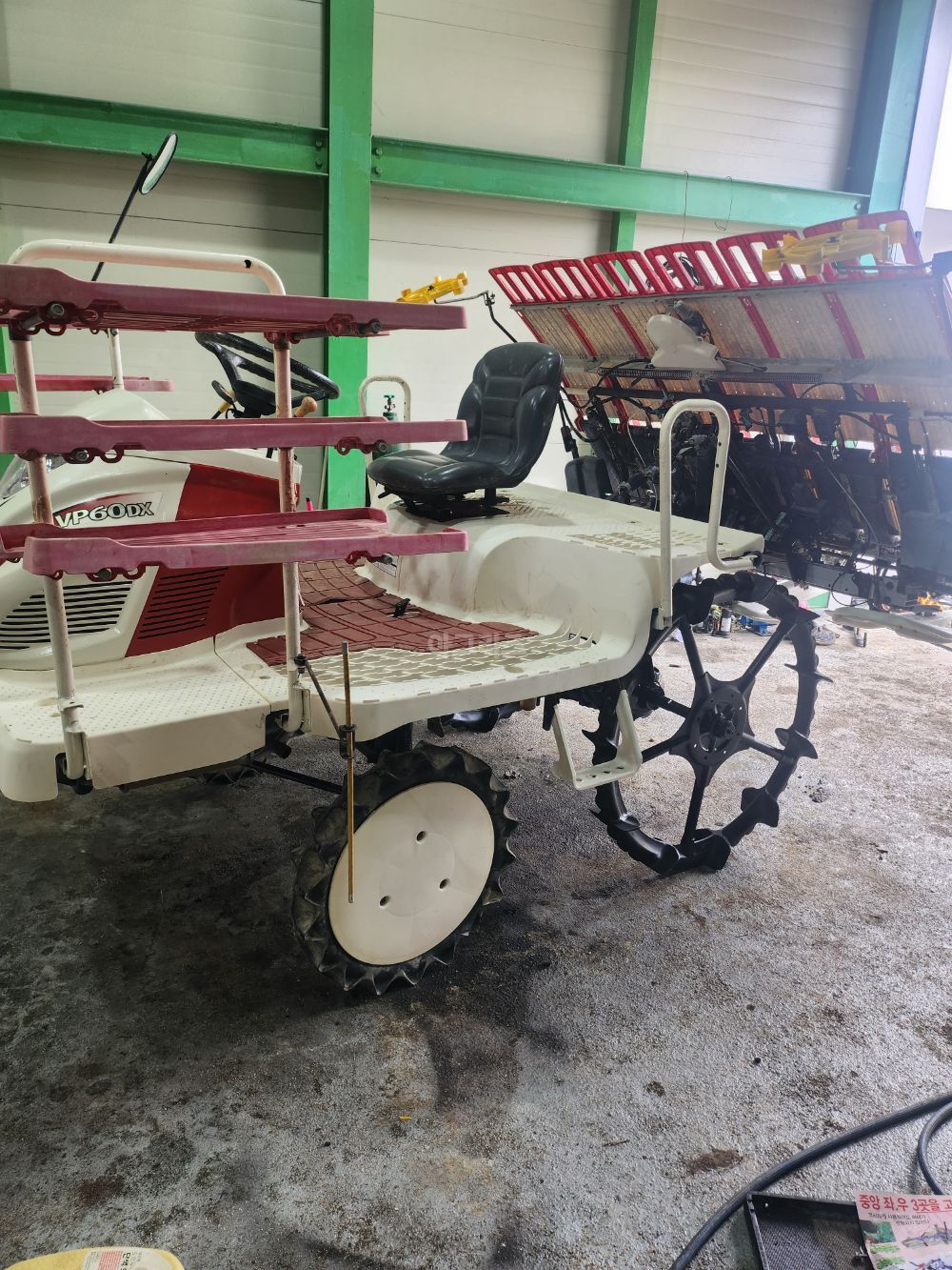 얀마 이앙기 VP60DX (6조식) 뒤우측면