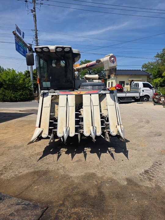 TYM Combine Harvester HJ6120G (6Rows)