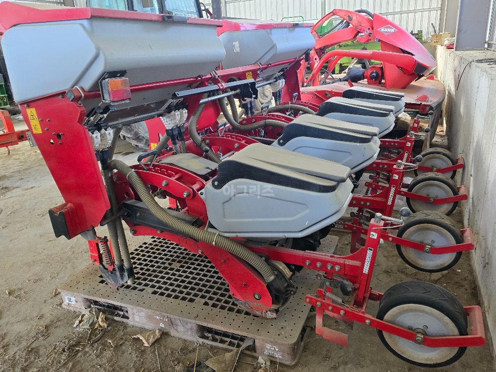  Corn Seeder irTem 