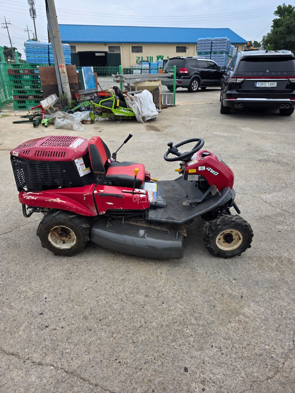  승용제초기(4WD) HTI-R950-4WD  뒤우측면