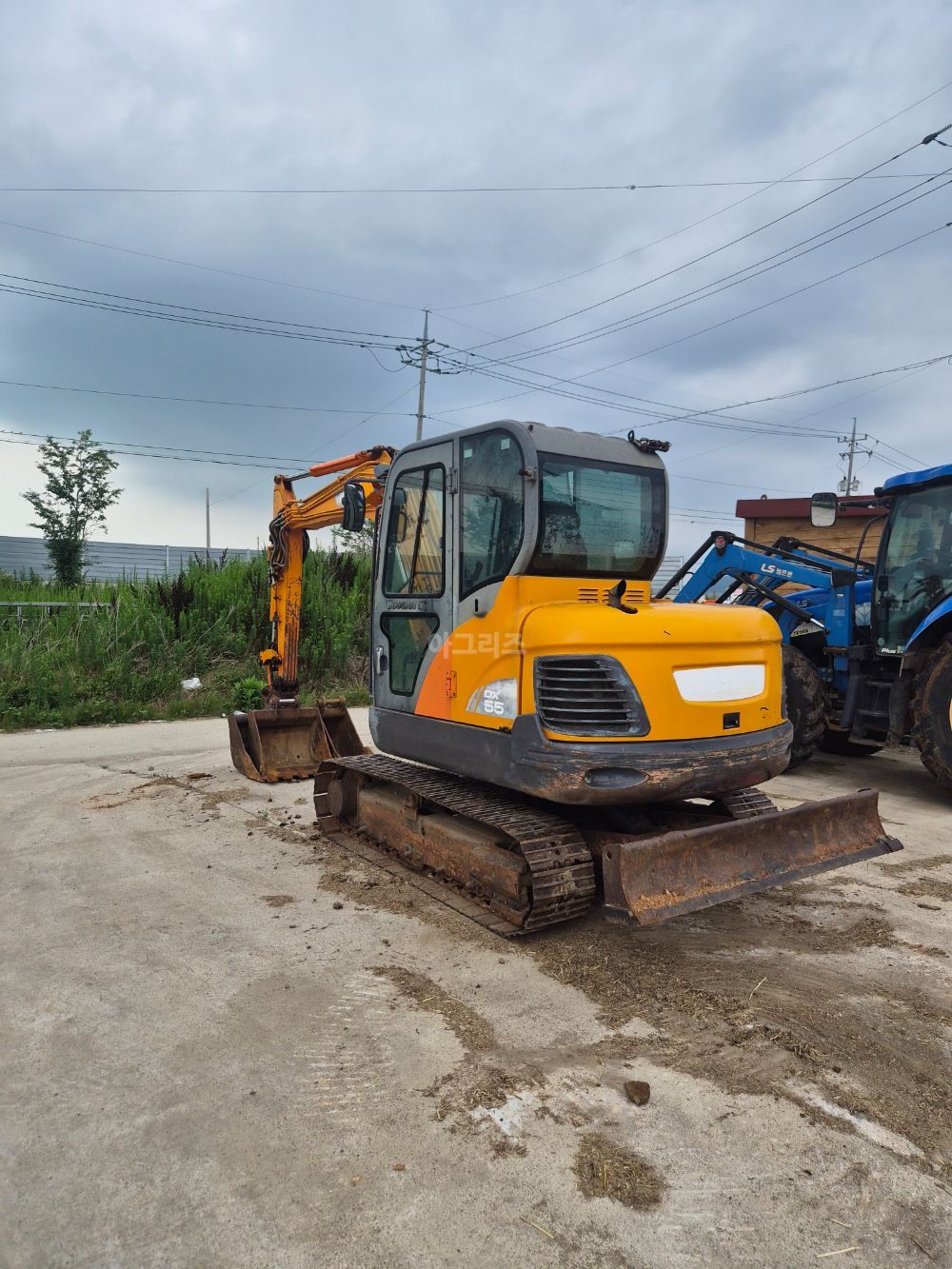  Excavator 두산 DX55 02 2010년식 (5.5톤) 뒤우측면