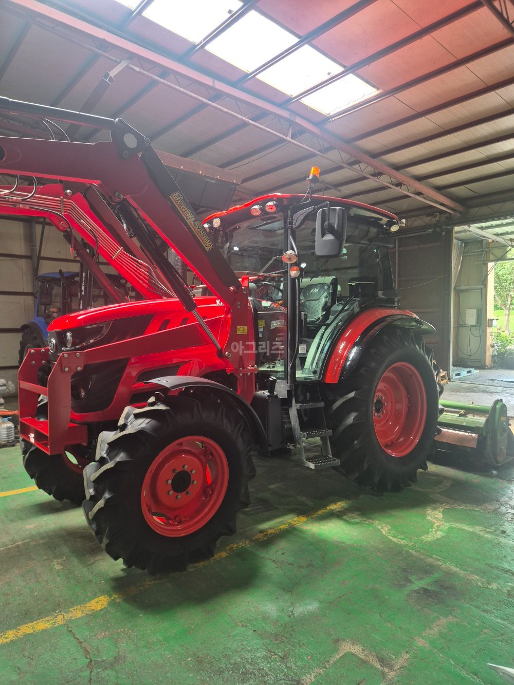 Kukje Tractor LUXEN1100E (111hp)