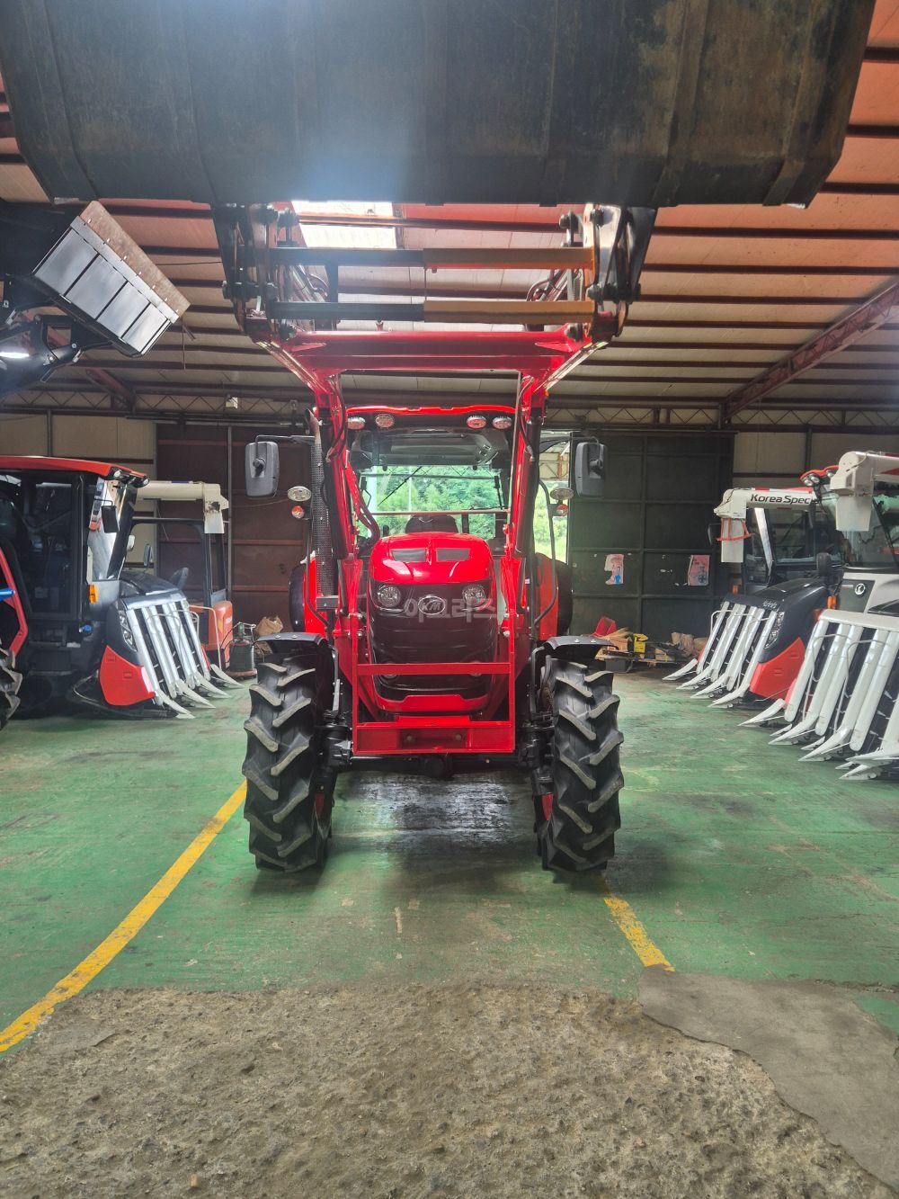 Kukje Tractor LUXEN1100E (111hp) 뒤우측면