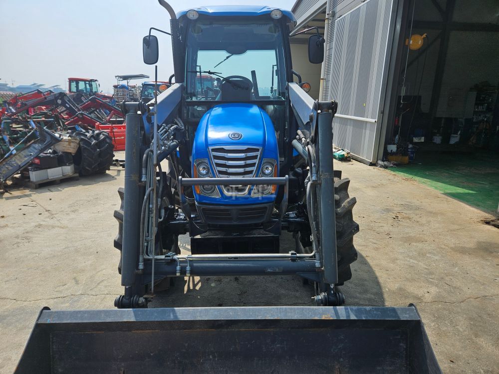 LS Tractor XU6168 (68.9hp)