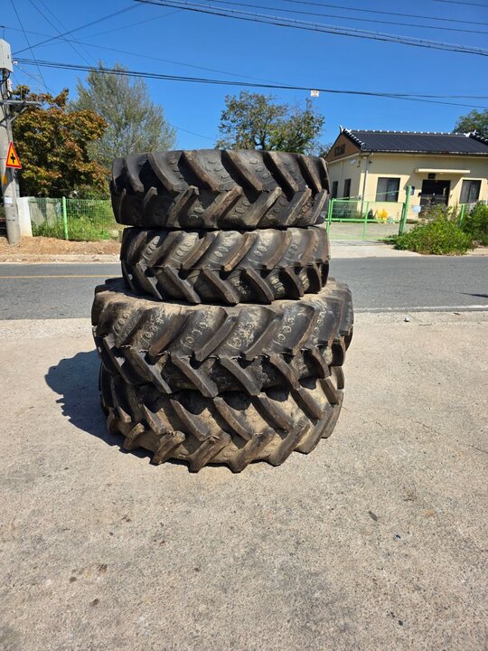 트랙터타이어 트랙터타이어 앞:380/85R28,뒤..