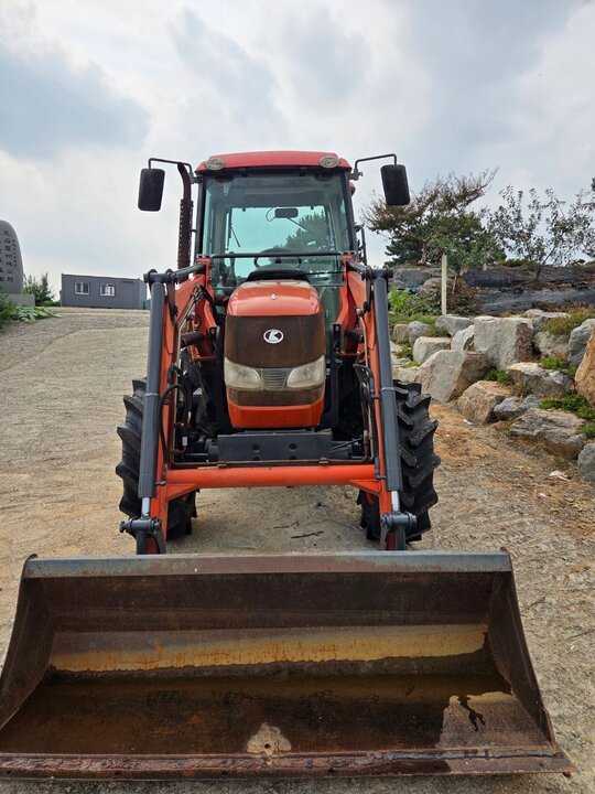 Kubota Tractor MZ653 (65hp)