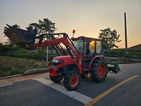 구보다 트랙터 L44SU (42마력) 앞좌측면