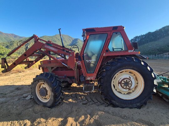 NewHolland Tractor 110-90 (110hp)