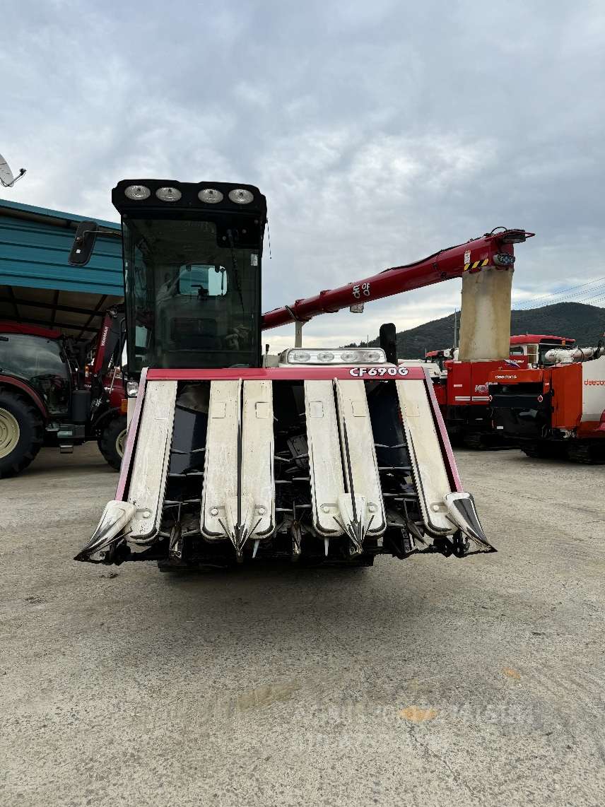 TYM Combine Harvester CF690G (6Rows)