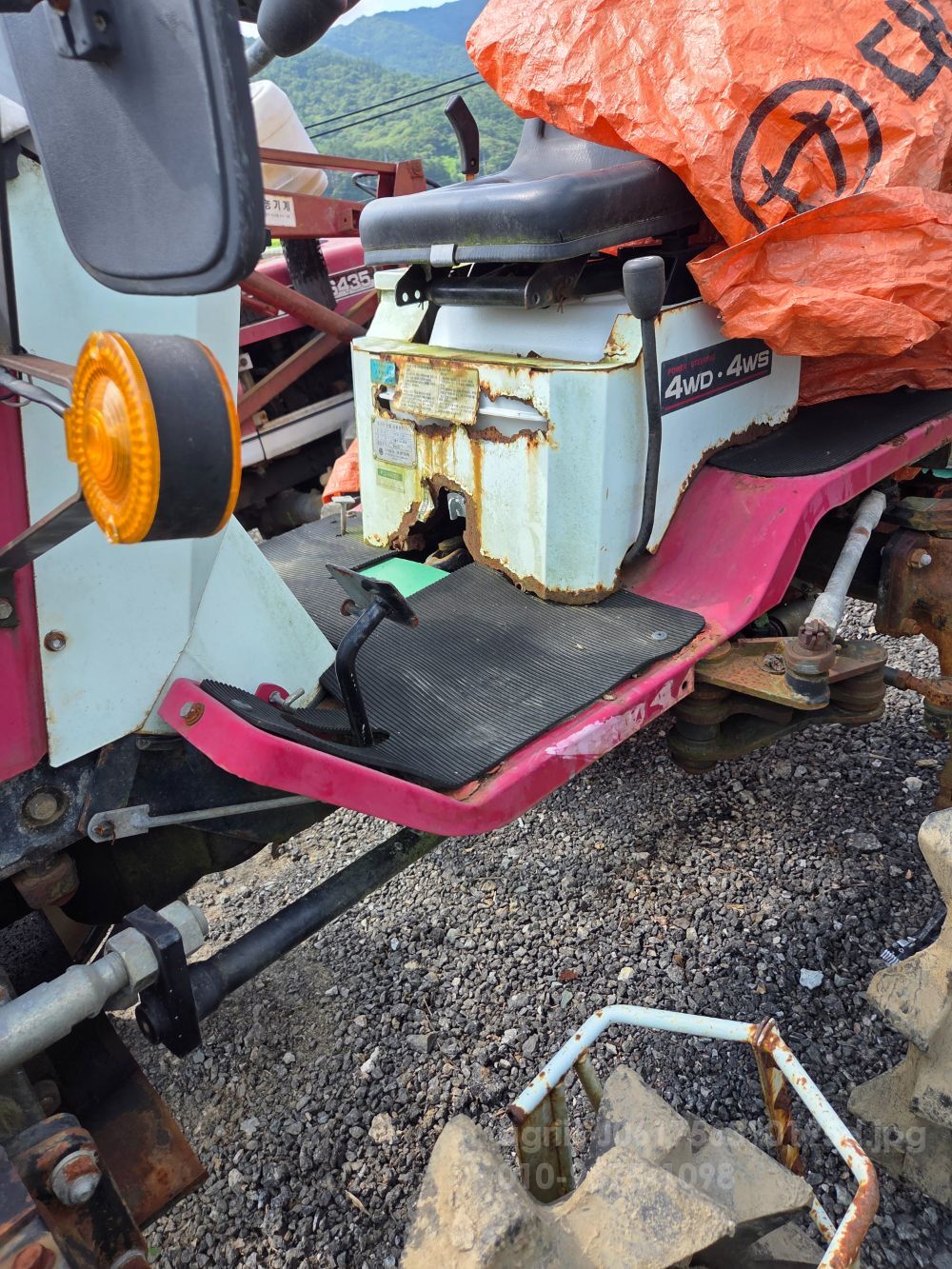 Shibaura Cultivator CFM-1200 (20hp) 뒤우측면