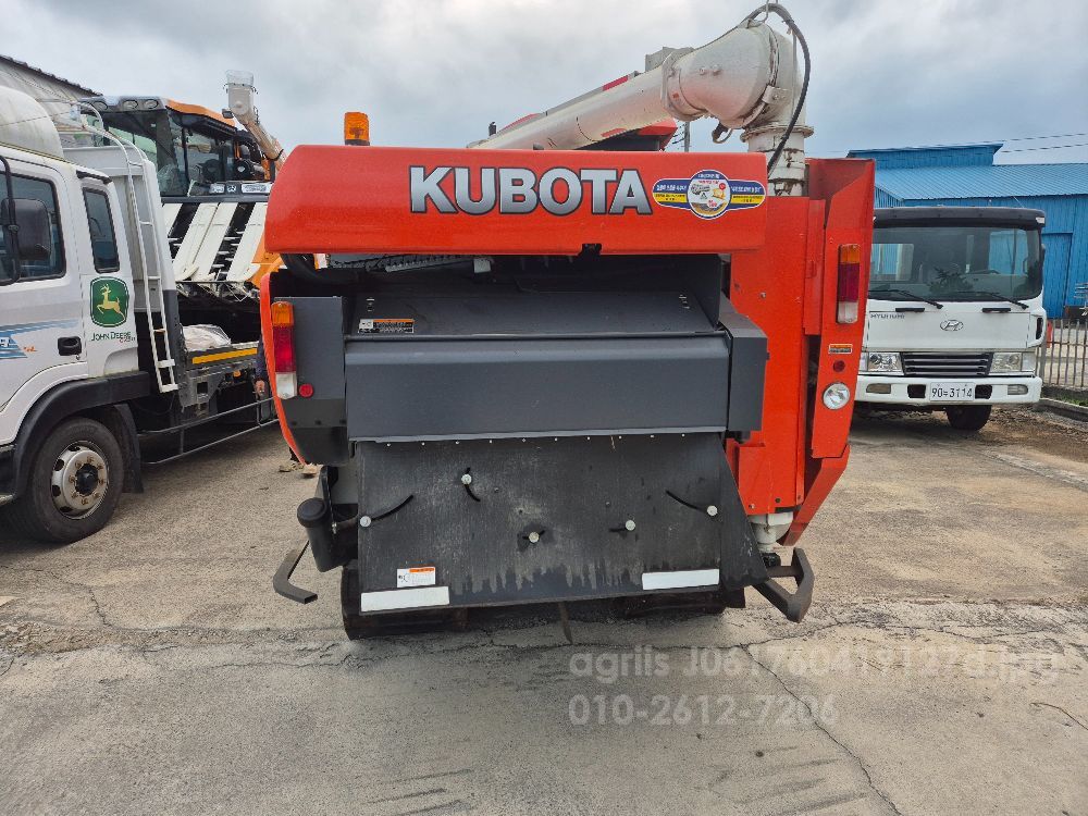 구보다 콤바인 ZR6130 (6조식) 뒤우측면