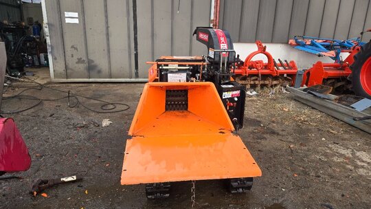  한성티앤아이목재파쇄기 wc100  앞좌측면