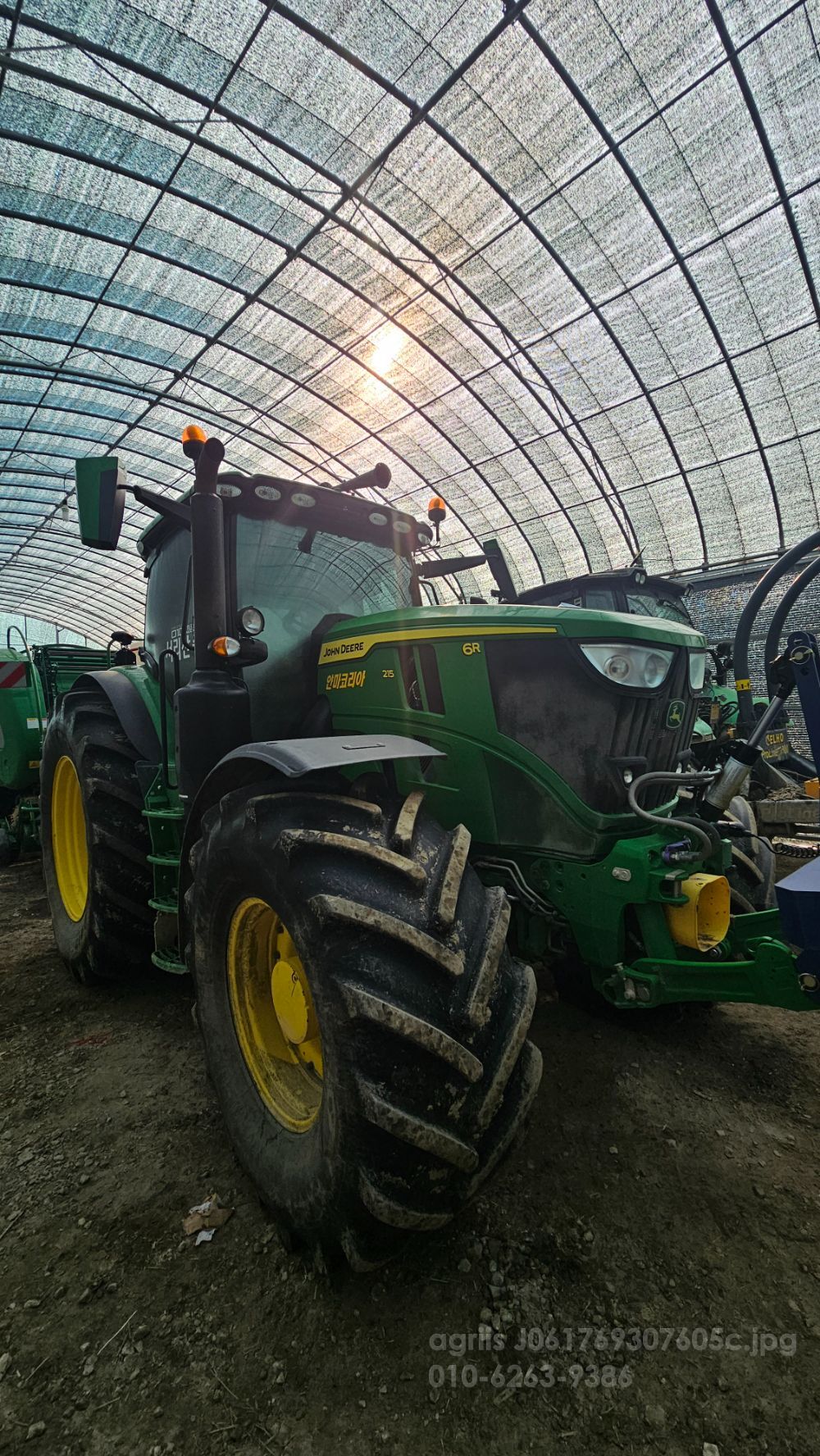 존디어 트랙터 6215R (215마력)