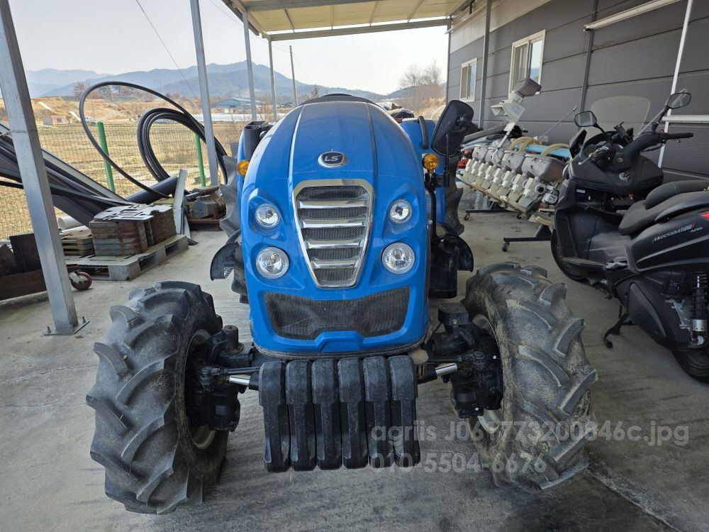 LS 트랙터 XR4160 (58.9마력)