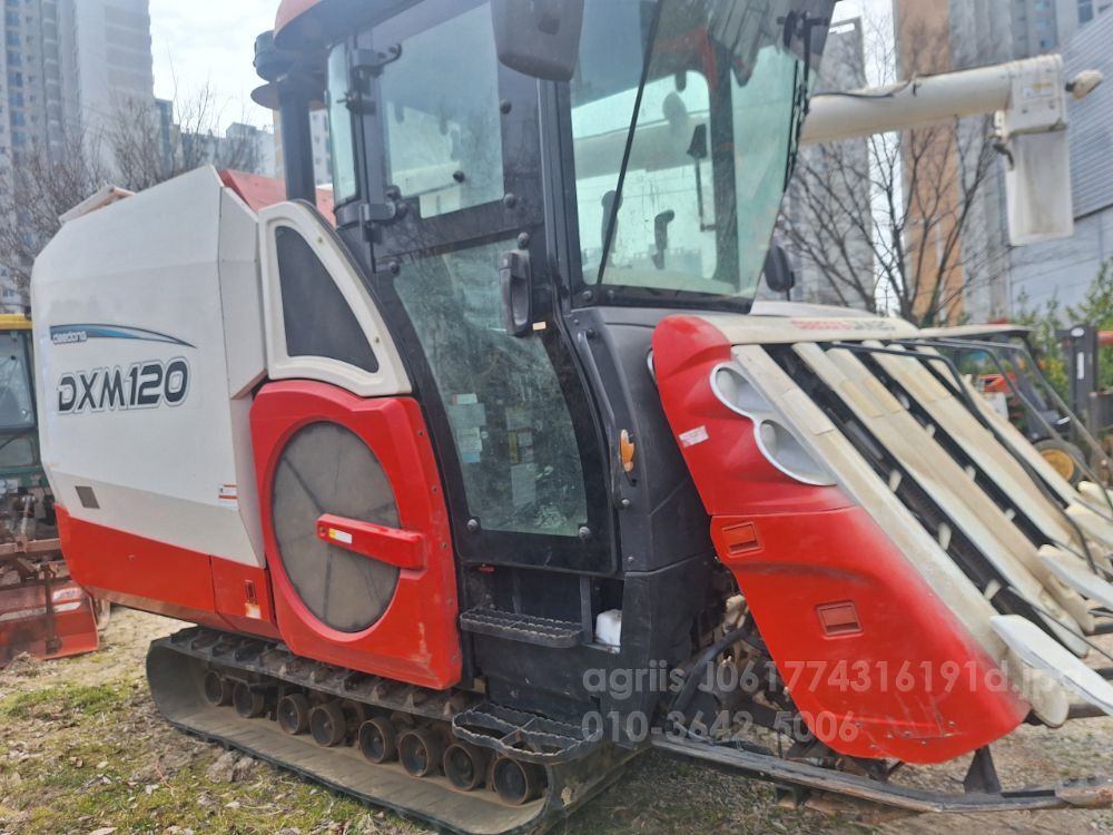 대동 콤바인 DXM120 (6조식) 뒤우측면