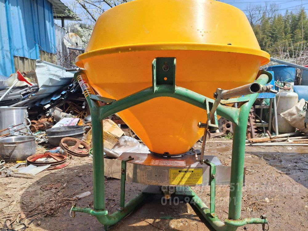  비료살포기  비료살포기  