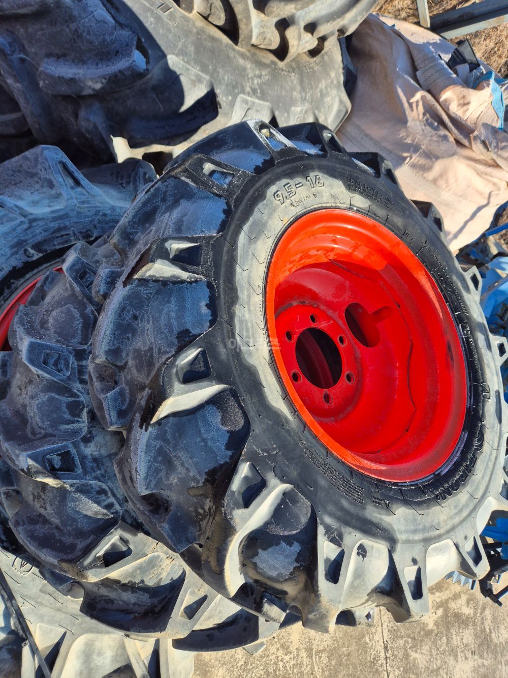 대동 트랙터 타이어  9.5-16 앞타이어1조, 13.6-24 뒷타이어 1조